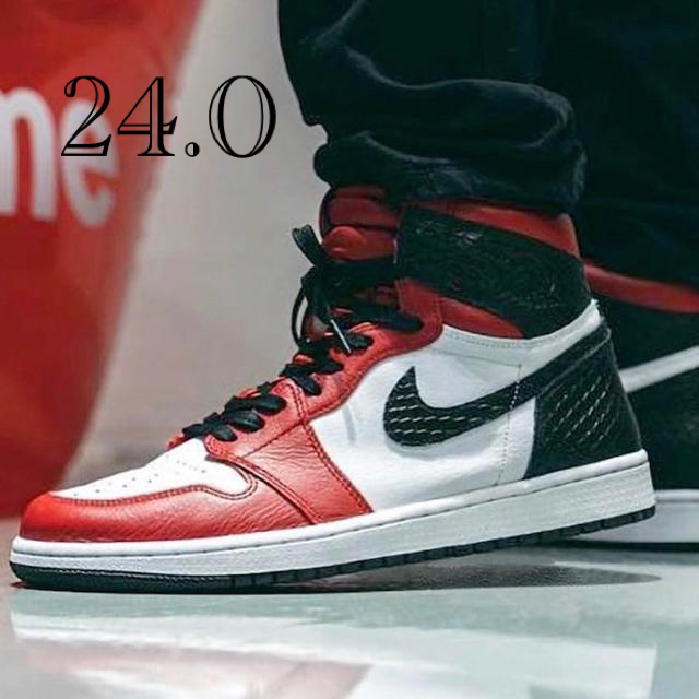 【24.0】NIKE WMNS AIR JORDAN 1 "SATIN RED"