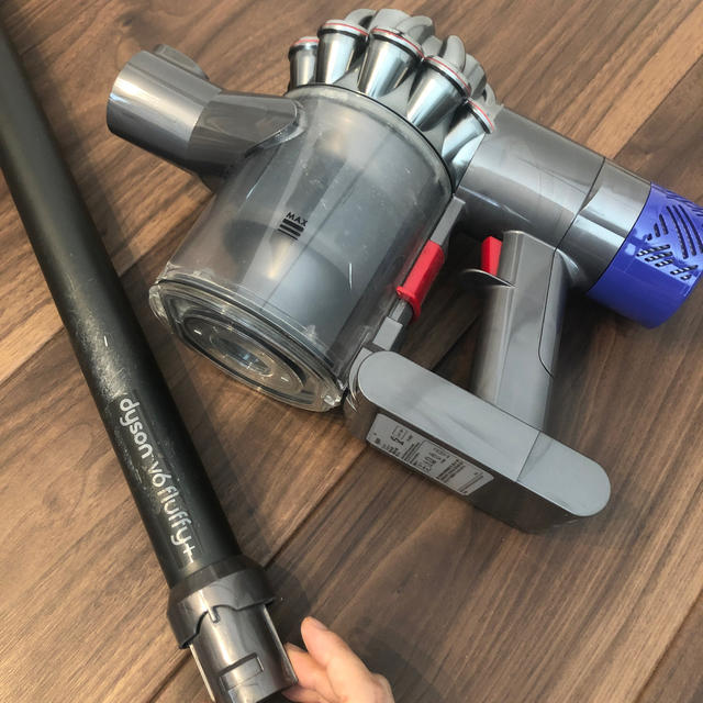 Dyson(ダイソン)のダイソン　掃除機　v6 fluffy+ スマホ/家電/カメラの生活家電(掃除機)の商品写真