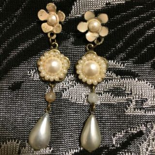 レネレイド(Les Nereides)の箱付Michal Negrin ミハエルネグリン ロングピアス/クリームピーチ(ピアス)