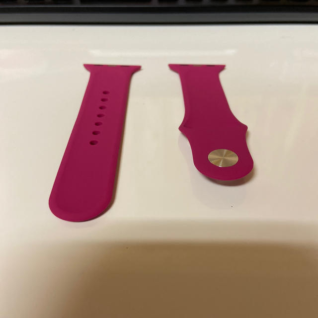 Apple Watch(アップルウォッチ)のラバーベルト：Apple Watch（38‐40㎜、赤紫） レディースのファッション小物(腕時計)の商品写真