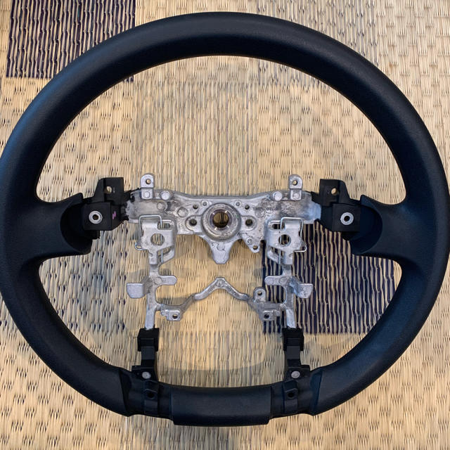 トヨタ(トヨタ)のプリウス　純正ハンドル 自動車/バイクの自動車(車種別パーツ)の商品写真