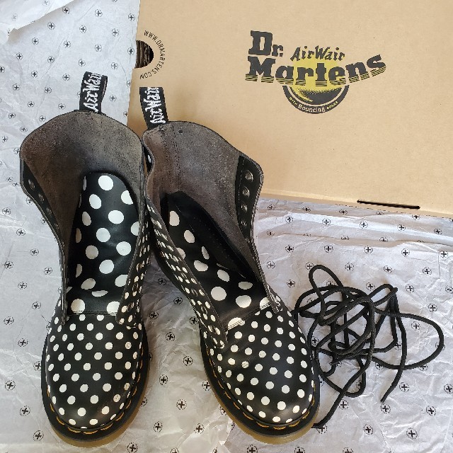 Dr.Martens(ドクターマーチン)のドクターマーチン　８ホールブーツ　水玉 レディースの靴/シューズ(ブーツ)の商品写真