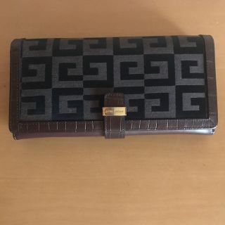 ジバンシィ(GIVENCHY)のジバンシー  ロゴがま口長財布(長財布)