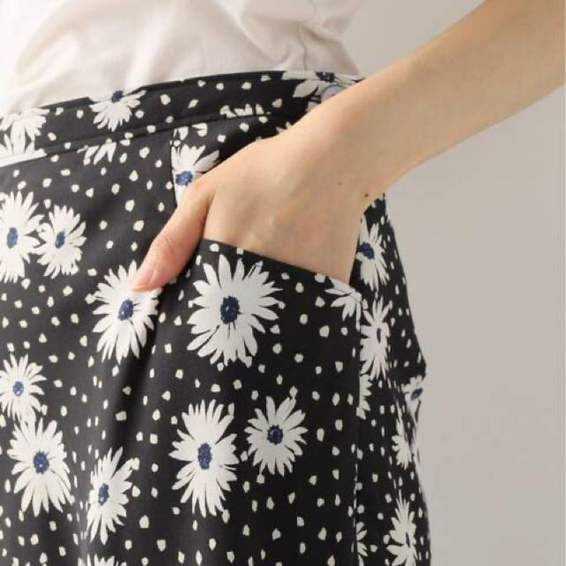 SLOBE IENA(スローブイエナ)のひまわり様専用　SLOBE IENA マーガレットプリントマーメイドスカート レディースのスカート(ロングスカート)の商品写真