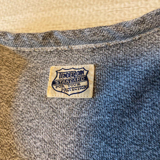 ミディアム TENDERLOIN グレー レッド 灰色 赤 Mの通販 by 在庫一掃処分sale中‼️｜テンダーロインならラクマ - 人気品！
TENDERLOIN 半袖 Tシャツ ブランド