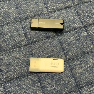 トウシバ(東芝)のＵＳＢメモリ８ＧＢ＋１６ＧＢ(PC周辺機器)