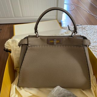 フェンディ(FENDI)のFENDI ピーカブー バック セレリア 新品未使用 レギュラー 確実正規品 (ショルダーバッグ)