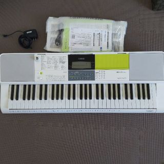 カシオ CASIO　電子キーボード LK-511　光ナビゲーション　61鍵盤(電子ピアノ)