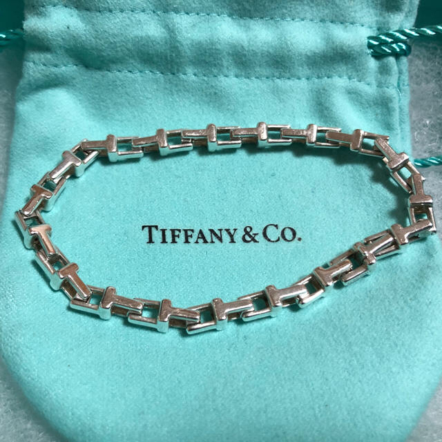 Tiffany & Co.(ティファニー)のティファニーTナローチェーンブレスレット メンズのアクセサリー(ブレスレット)の商品写真