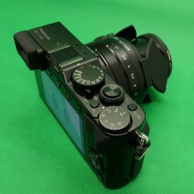 Panasonic(パナソニック)のLX100中古品♪　自動開閉キャップ、保護フィルタ付き スマホ/家電/カメラのカメラ(コンパクトデジタルカメラ)の商品写真