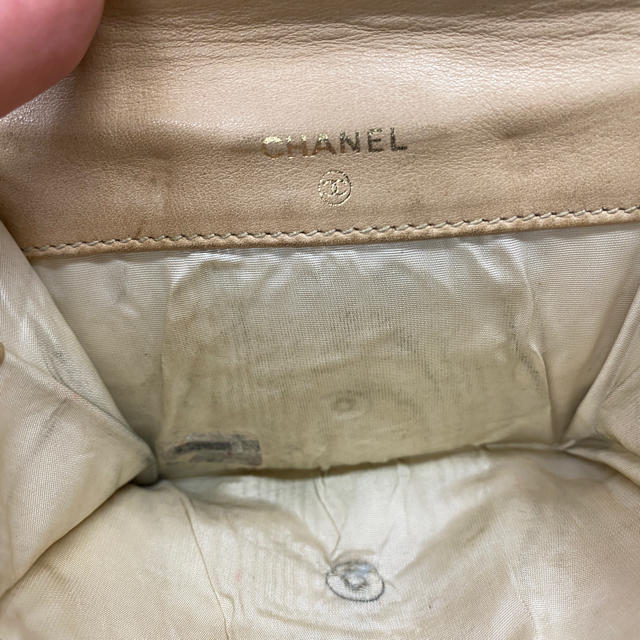 CHANEL(シャネル)のシャネル　プレオウンド　二つ折り財布 レディースのファッション小物(財布)の商品写真