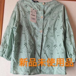 ザラ(ZARA)の新品★ペールグリーン型抜きスモックブラウス(シャツ/ブラウス(長袖/七分))