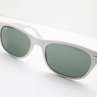 レイバン(Ray-Ban)のレイバン サングラス RB4207 白×黒(サングラス/メガネ)