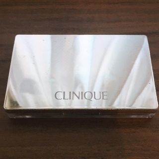 クリニーク(CLINIQUE)のクリニーク　ファンデーション　シルバーコンパクトケース(ファンデーション)