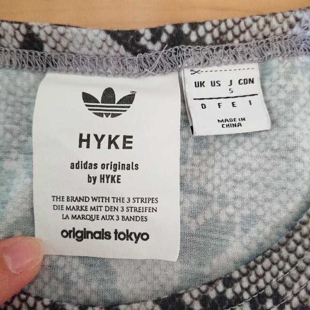 HYKE(ハイク)のHYKE × adidas originals パイソン T レディースのトップス(Tシャツ(半袖/袖なし))の商品写真