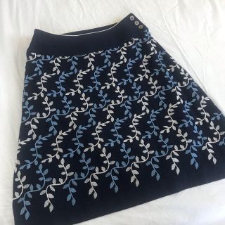 ミナペルホネン(mina perhonen)の●sally scott 刺繍スカート ネイビー●サリースコット(ひざ丈スカート)