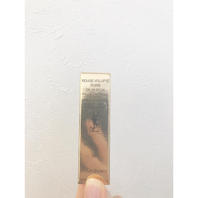 Yves Saint Laurent Beaute(イヴサンローランボーテ)のイヴサンローラン ルージュヴォリュプテシャイン 98 限定色 コスメ/美容のベースメイク/化粧品(口紅)の商品写真