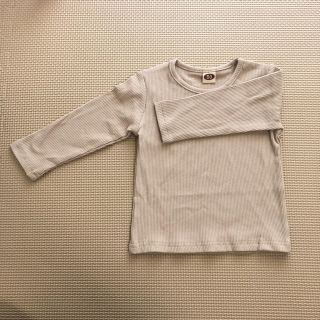 ユニクロ(UNIQLO)のベージュ　薄手　トップス(シャツ/カットソー)