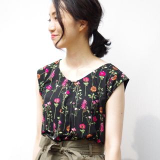 NARACAMICIE(花柄 ・ シャツ/ブラウス(半袖/袖なし))のフリマ NARACAMICIE(花柄 ・ シャツ/ブラウス(半袖/袖なし))のフリマ