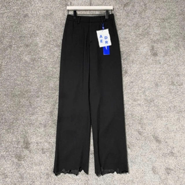 【新品未使用】ADER ERROR  20ss ダメージ　スラックス メンズのパンツ(スラックス)の商品写真