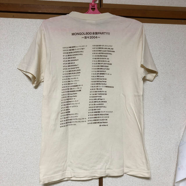 【訳あり】MONGOL800 百々　Tシャツ（ベージュ）Sサイズ 中古 エンタメ/ホビーのタレントグッズ(ミュージシャン)の商品写真