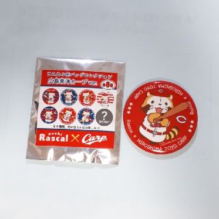 ヒロシマトウヨウカープ(広島東洋カープ)の☆新品☆ラスカル×広島東洋カープ 缶バッジ puchi Rascal(キャラクターグッズ)