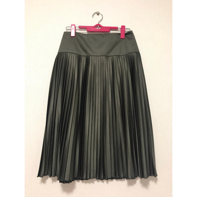 UNIQLO(ユニクロ)のユニクロU プリーツスカート　カーキ　 レディースのスカート(ひざ丈スカート)の商品写真