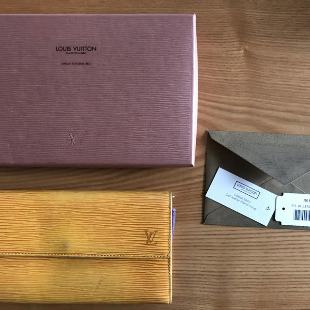 VUITTON 長財布　黄色