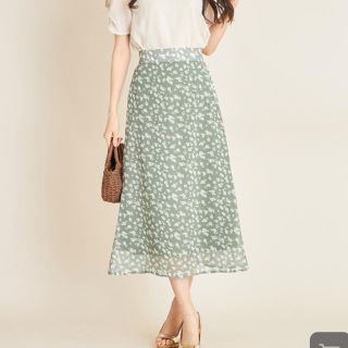 トッコ(tocco)のtocco closet サイドパール付きフラワーロングスカート(ロングスカート)