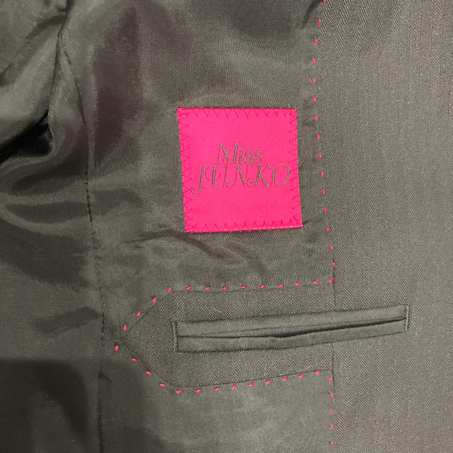 ブラックパンツスーツ　ジャケット9号　パンツ11号 レディースのフォーマル/ドレス(スーツ)の商品写真