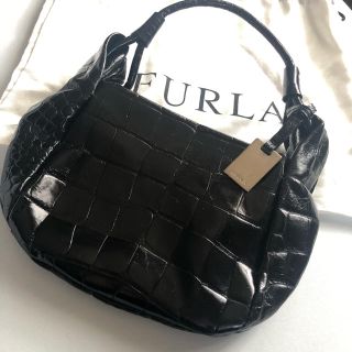 フルラ(Furla)のFURLAクロコ型押しミニバッグ黒パーティーバッグロゴチャーム付きエナメルフルラ(ハンドバッグ)