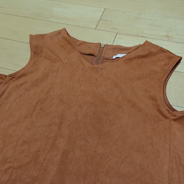 GU(ジーユー)のGU スエードスリーブレス オレンジ レディースのトップス(カットソー(半袖/袖なし))の商品写真