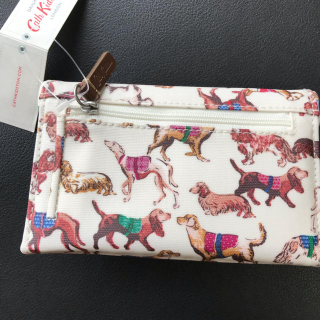 Cath Kidston(キャスキッドソン)の【新品未使用‼️】キャスキッドソン  犬柄財布 レディースのファッション小物(財布)の商品写真