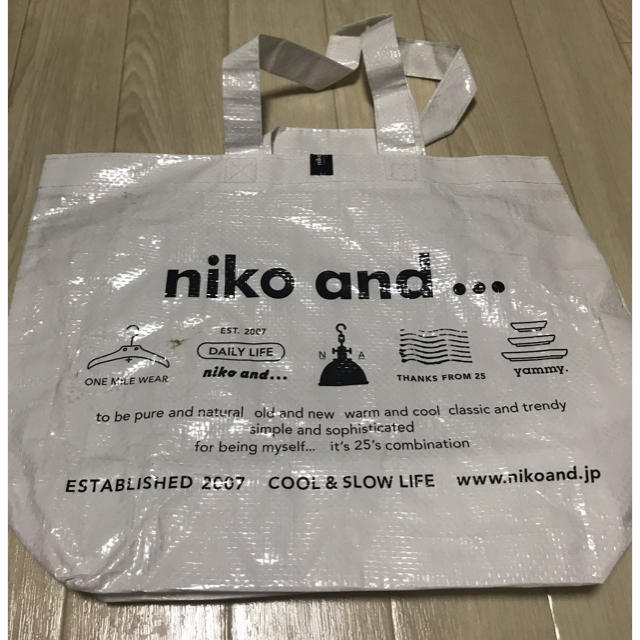 niko and...(ニコアンド)のニコアンド  エコバッグ　ビニール素材　ショップ袋 レディースのバッグ(ショップ袋)の商品写真