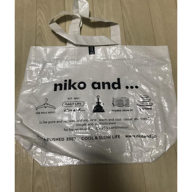 niko and...(ニコアンド)のニコアンド  エコバッグ　ビニール素材　ショップ袋 レディースのバッグ(ショップ袋)の商品写真