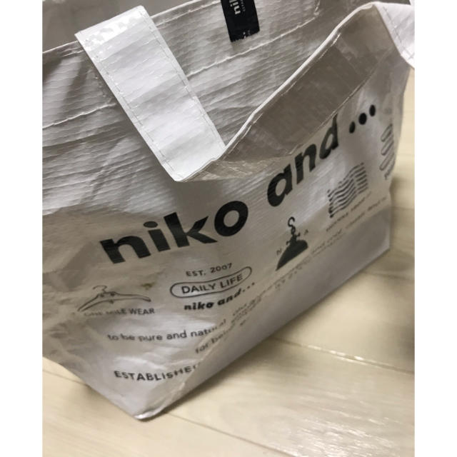 niko and...(ニコアンド)のニコアンド  エコバッグ　ビニール素材　ショップ袋 レディースのバッグ(ショップ袋)の商品写真