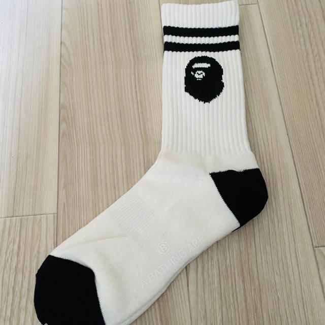 A BATHING APE(アベイシングエイプ)のA BATHING APE アベイシングエイプソックス  白色/黒色　一足分 メンズのレッグウェア(ソックス)の商品写真