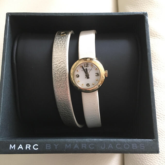 MARC BY MARC JACOBS(マークバイマークジェイコブス)のマークバイ  2連ブレス風腕時計 電池交換済み レディースのファッション小物(腕時計)の商品写真