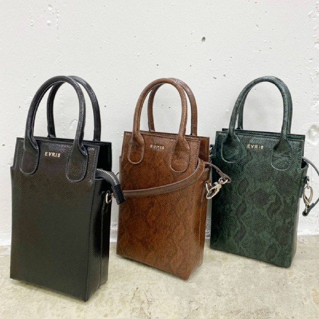 EVRIS(エヴリス)の最終値下げ！ EVRIS パイソンライクスクエアショルダーBAG レディースのバッグ(ショルダーバッグ)の商品写真