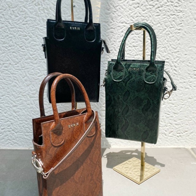 EVRIS(エヴリス)の最終値下げ！ EVRIS パイソンライクスクエアショルダーBAG レディースのバッグ(ショルダーバッグ)の商品写真