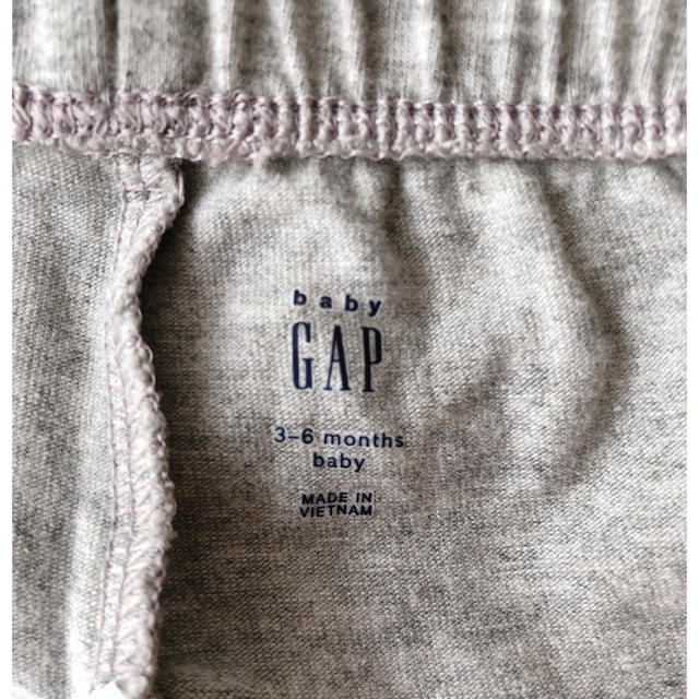 babyGAP(ベビーギャップ)のbaby GAP グレー レギンス 60cm 3-6ヶ月 キッズ/ベビー/マタニティのベビー服(~85cm)(パンツ)の商品写真