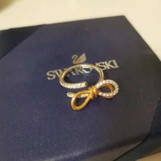 スワロフスキー(SWAROVSKI)のリボン型の指輪(リング(指輪))