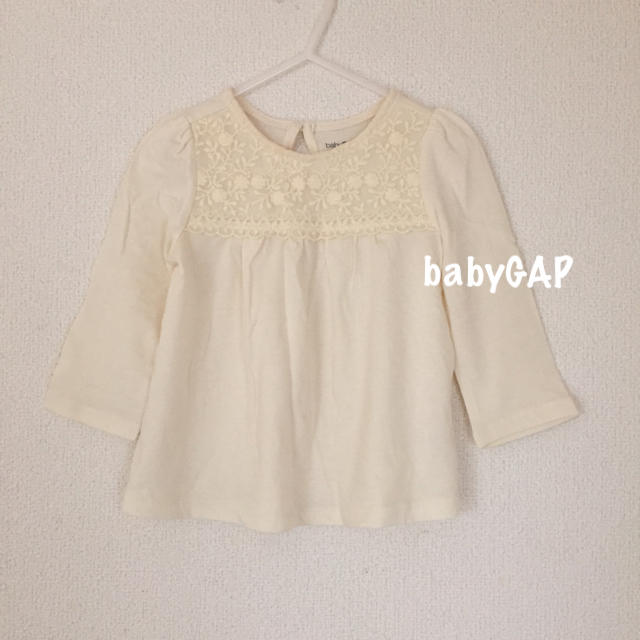 babyGAP(ベビーギャップ)のbabyGAP / カットソー90 キッズ/ベビー/マタニティのキッズ服女の子用(90cm~)(Tシャツ/カットソー)の商品写真