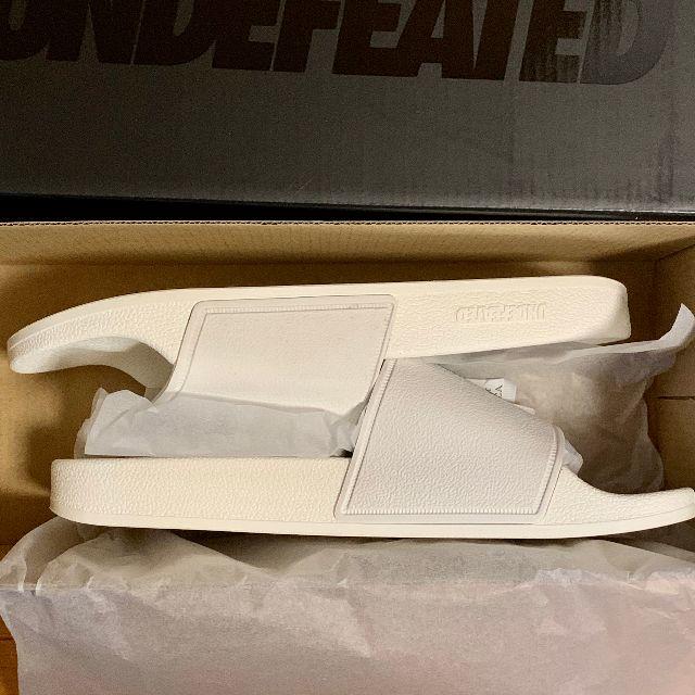 UNDEFEATED(アンディフィーテッド)の28cm UNDEFEATED 5 STRIKE SLIDE White　 メンズの靴/シューズ(サンダル)の商品写真