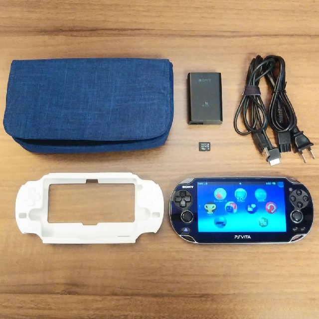 ゲームソフト/ゲーム機本体PSVITA PCH-1100AA01 3G/Wi-Fi 周辺機器セット