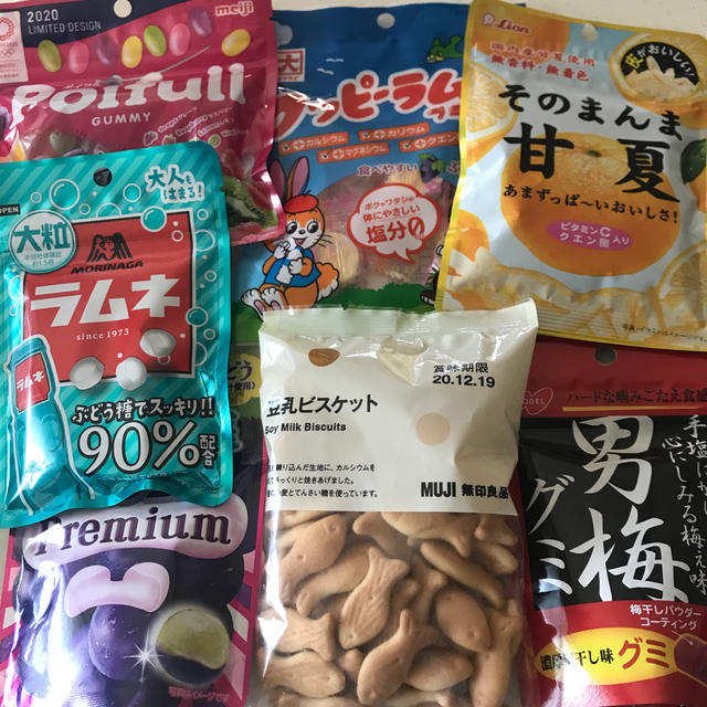 グミ他お菓子7個 食品/飲料/酒の食品(菓子/デザート)の商品写真