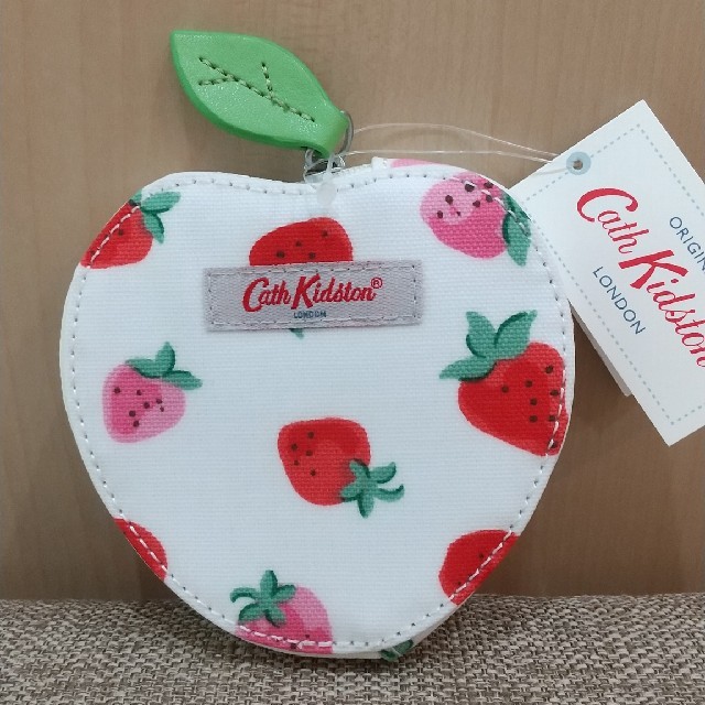 Cath Kidston(キャスキッドソン)の新品☆Cath Kidston 苺 コインケース  レディースのファッション小物(コインケース)の商品写真