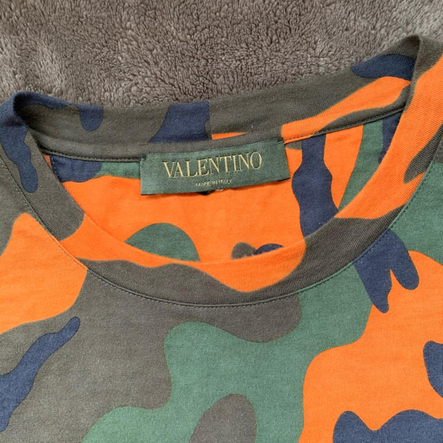 VALENTINO(ヴァレンティノ)のVALENTINO ヴァレンティノ Tシャツ カモフラ 迷彩 メンズのトップス(Tシャツ/カットソー(半袖/袖なし))の商品写真