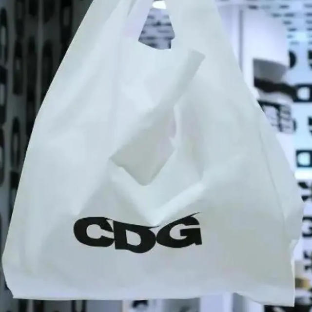 COMME des GARCONS(コムデギャルソン)のCDG ショッパー 中サイズ ギャルソン エコバッグ レディースのバッグ(エコバッグ)の商品写真
