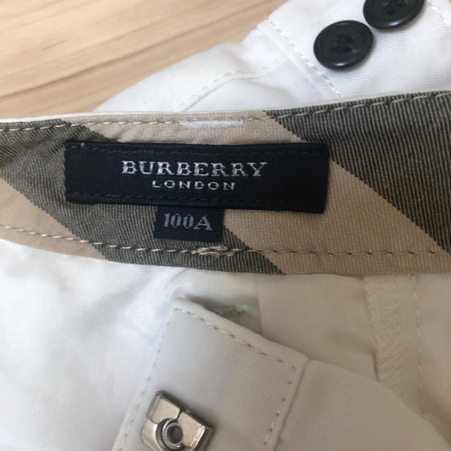 BURBERRY(バーバリー)のバーバリー　ショートパンツ　100 キッズ/ベビー/マタニティのキッズ服女の子用(90cm~)(パンツ/スパッツ)の商品写真